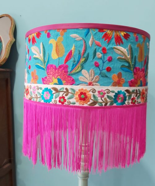 אהיל תכלת רקמה פרחונית