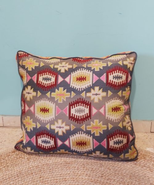 כרית רצפה אתנית