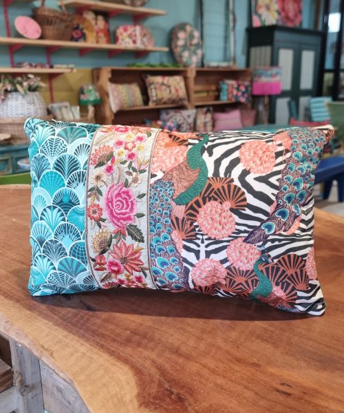 כרית טווסים ומניפות