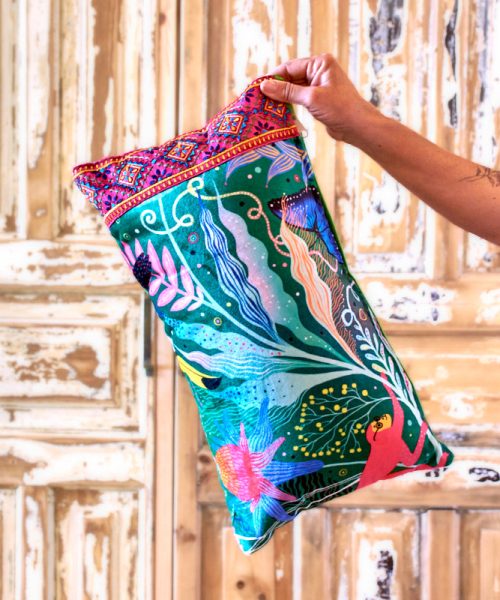 כרית קוף בג'ונגל