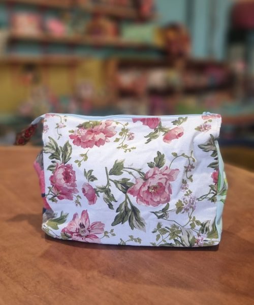 תיק איפור רומנטי