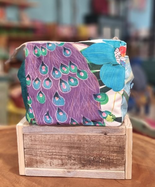 תיק איפור טווס סגול