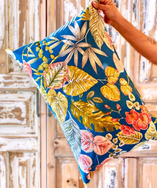 כרית פרחים טרופית