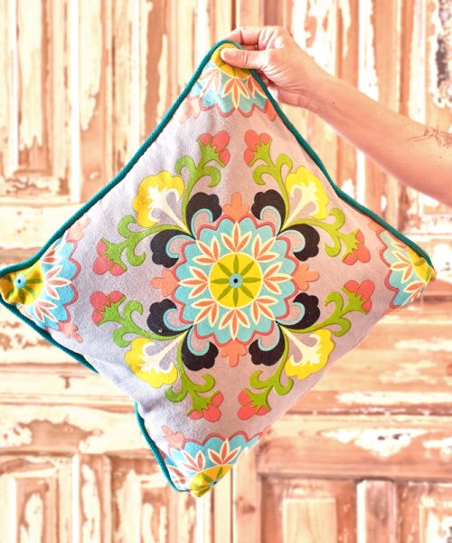 כרית מנדלה צבעונית