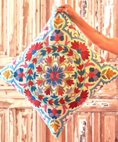 כרית מנדלה רקמה צמר עבודת יד