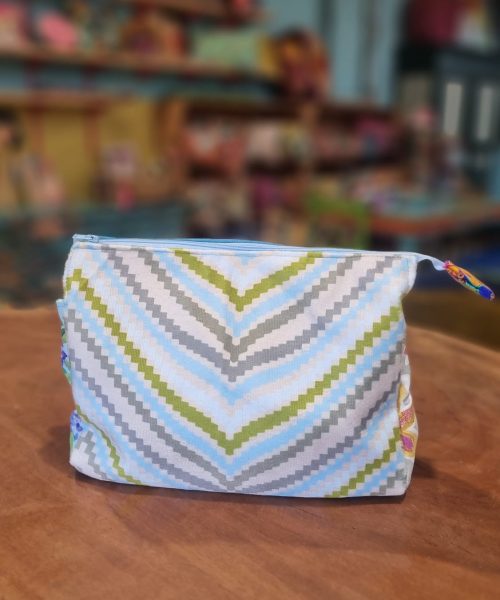 תיק איפור פסים פסטל תכלת