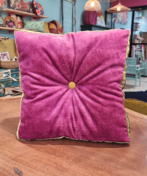 כרית נוי קטיפתית ורוד