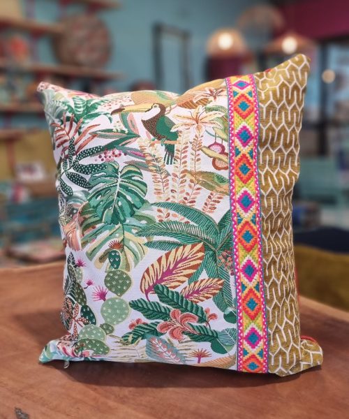 כרית נוי תוכי טרופי