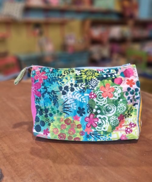 תיק איפור גינת פרחים