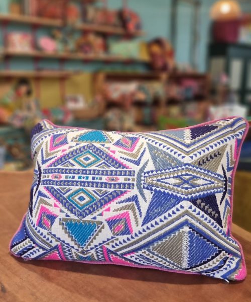 כרית נוי משולשים כחול