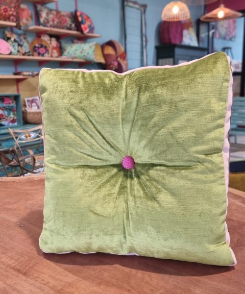 כרית נוי קטיפתית ירקרק חרדל