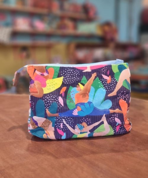 תיק איפור יוגה נשית