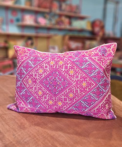 כרית נוי יפה בורוד