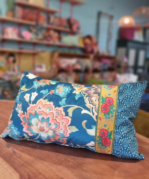 כרית נוי פרח משוגע