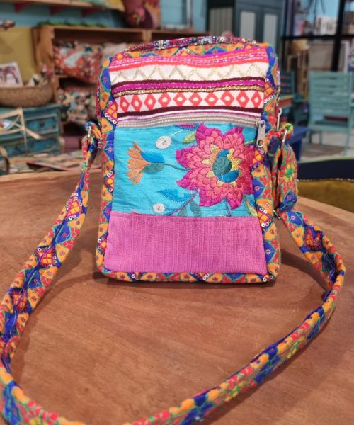 תיק צד קולאז' צבעוני